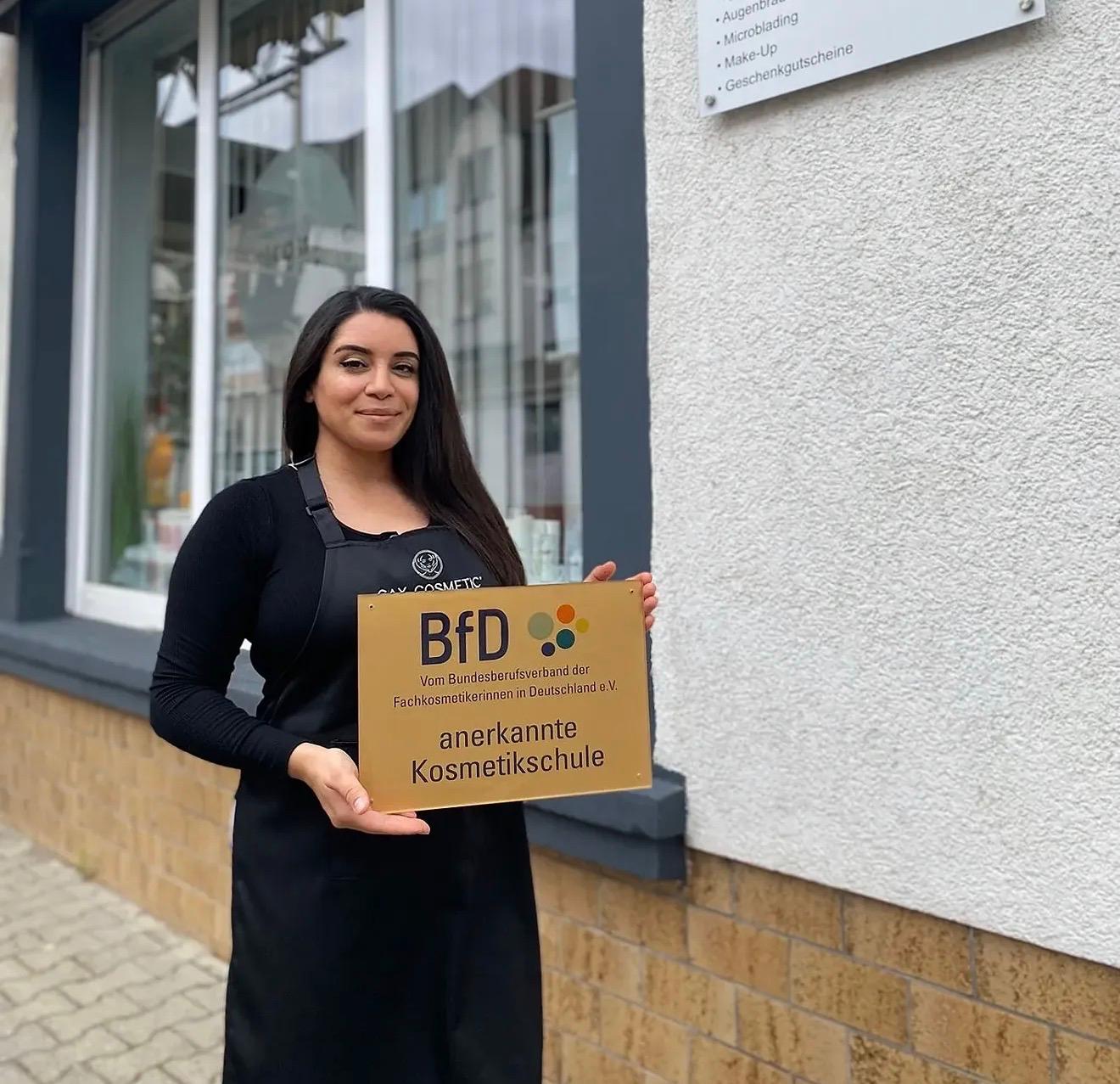 Gülay mit BfD-Zertifizierung – anerkannte Kosmetikschule CAY COSMETIC